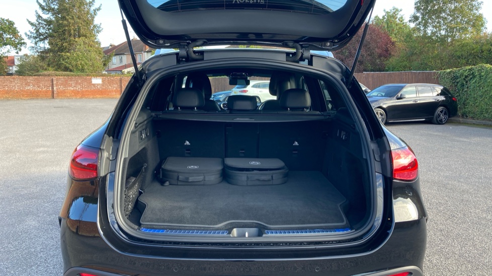 Mercedes-Benz GLC 300e 4Matic AMG Line 5dr 9G-Tronic Estate - Image 4
