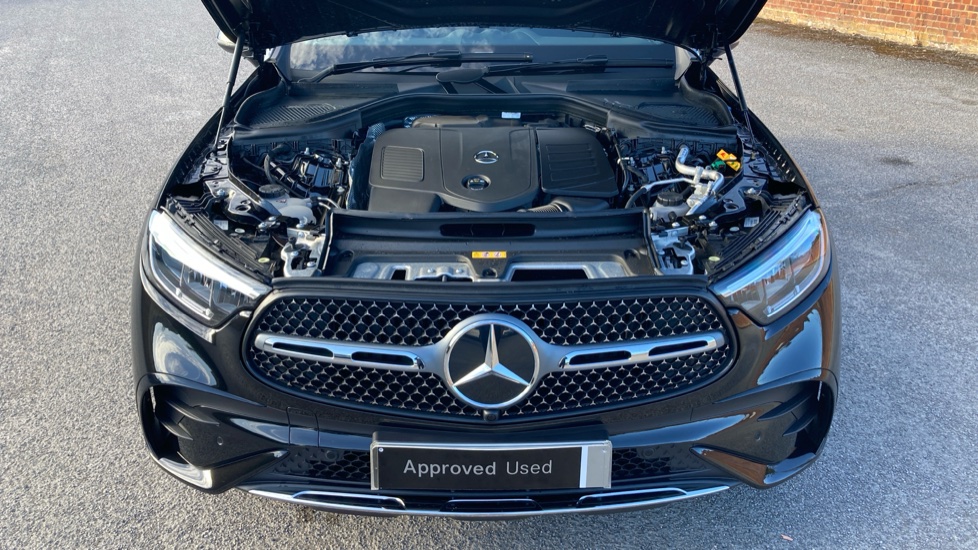 Mercedes-Benz GLC 300e 4Matic AMG Line 5dr 9G-Tronic Estate - Image 8