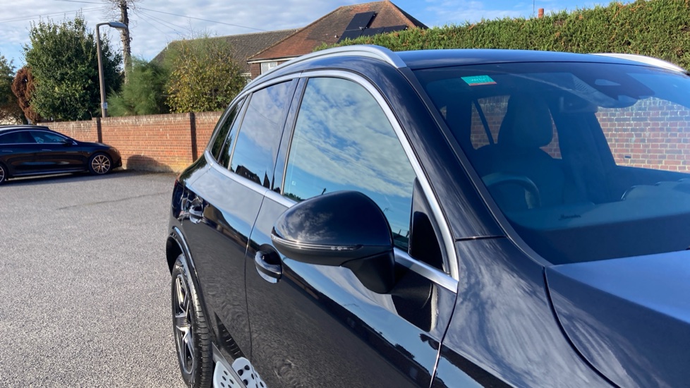 Mercedes-Benz GLC 300e 4Matic AMG Line 5dr 9G-Tronic Estate - Image 22