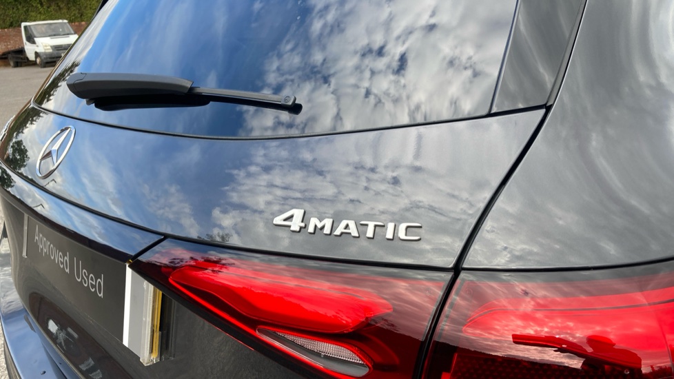 Mercedes-Benz GLC 300d 4Matic AMG Line Premium + 5dr 9G-Tronic Diesel Estate - Image 24