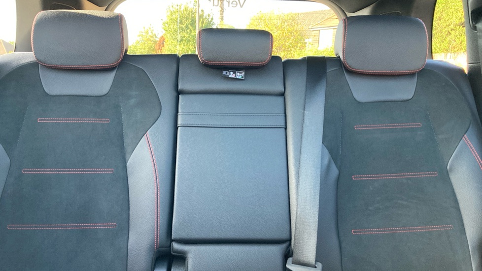 Mercedes-Benz GLB 200 AMG Line Premium Plus 5dr 7G-Tronic Petrol Estate - Image 15
