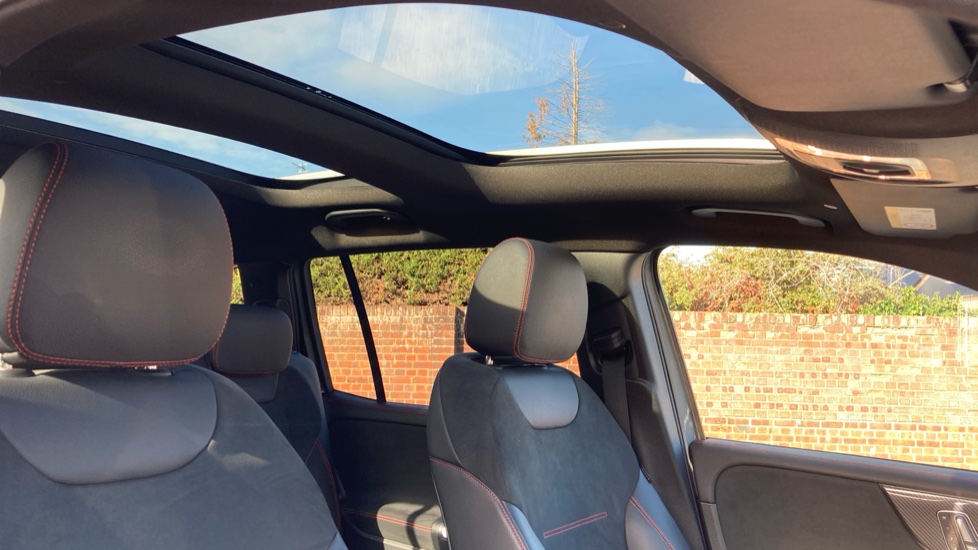 Mercedes-Benz GLB 200 AMG Line Premium Plus 5dr 7G-Tronic Petrol Estate - Image 31
