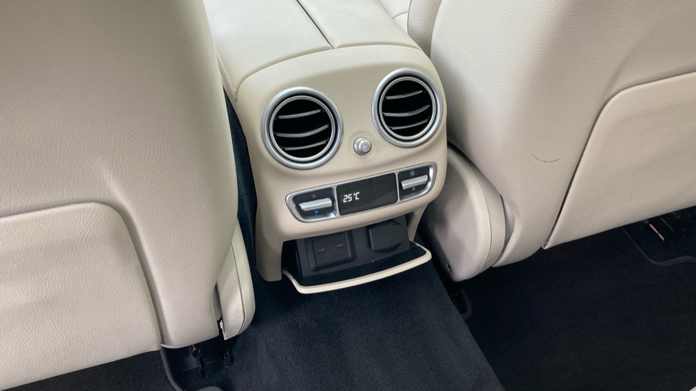Mercedes-Benz E-Class E200 AMG Line Night Edition Prem+ 4dr 9G-Tronic Petrol Saloon - Image 28
