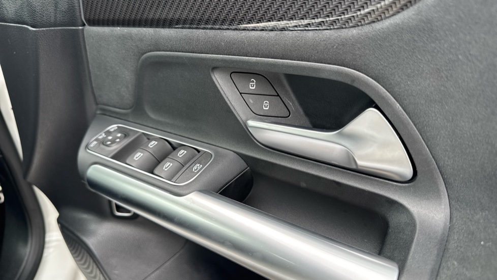 Mercedes-Benz GLA 200d AMG Line Executive 5dr Auto Diesel Hatchback - Image 33