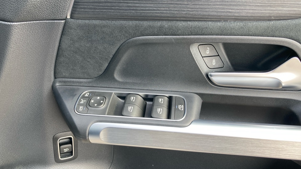 Mercedes-Benz Eqb 300 4M 168kW AMG Line Premium 66.5kWh 5dr Auto Electric Estate - Image 33