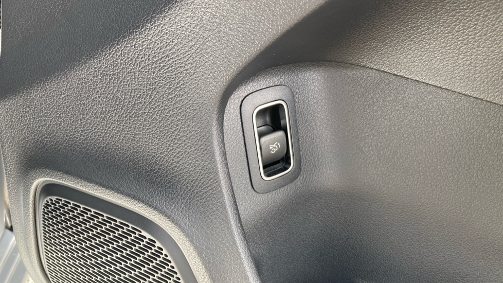 Mercedes-Benz A-Class A180 Sport Executive 4dr Auto Petrol Saloon - Image 31