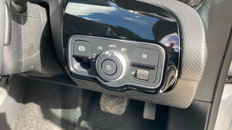 Mercedes-Benz A-Class A180 Sport Executive 4dr Auto Petrol Saloon - Image 32