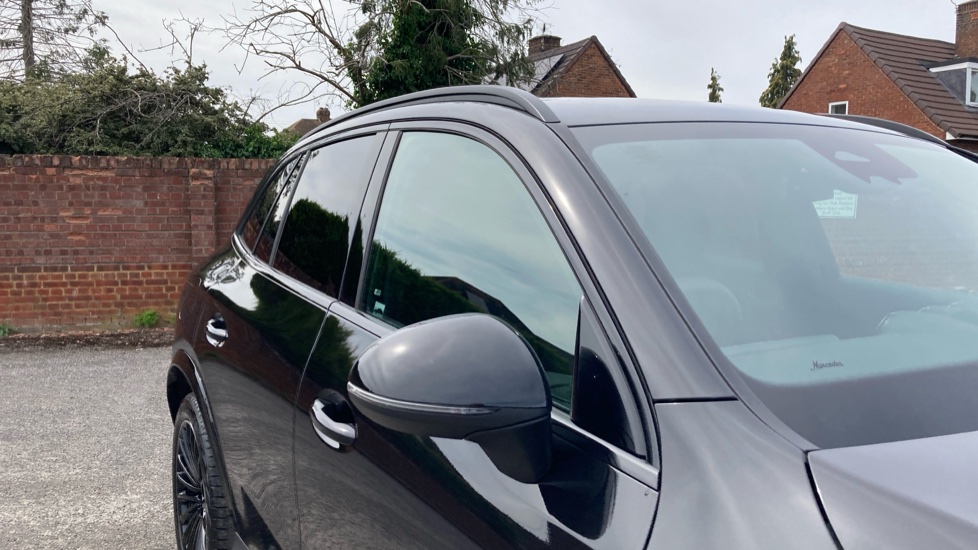 Mercedes-Benz GLC 300e 4Matic Urban Edition 5dr 9G-Tronic Estate - Image 22