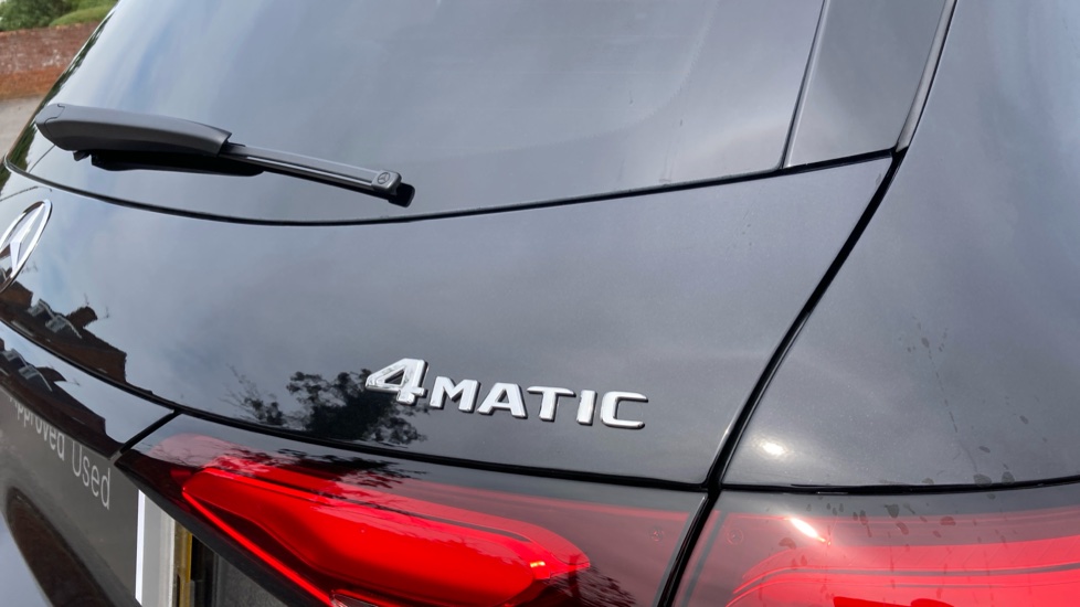 Mercedes-Benz GLC 300e 4Matic Urban Edition 5dr 9G-Tronic Estate - Image 23