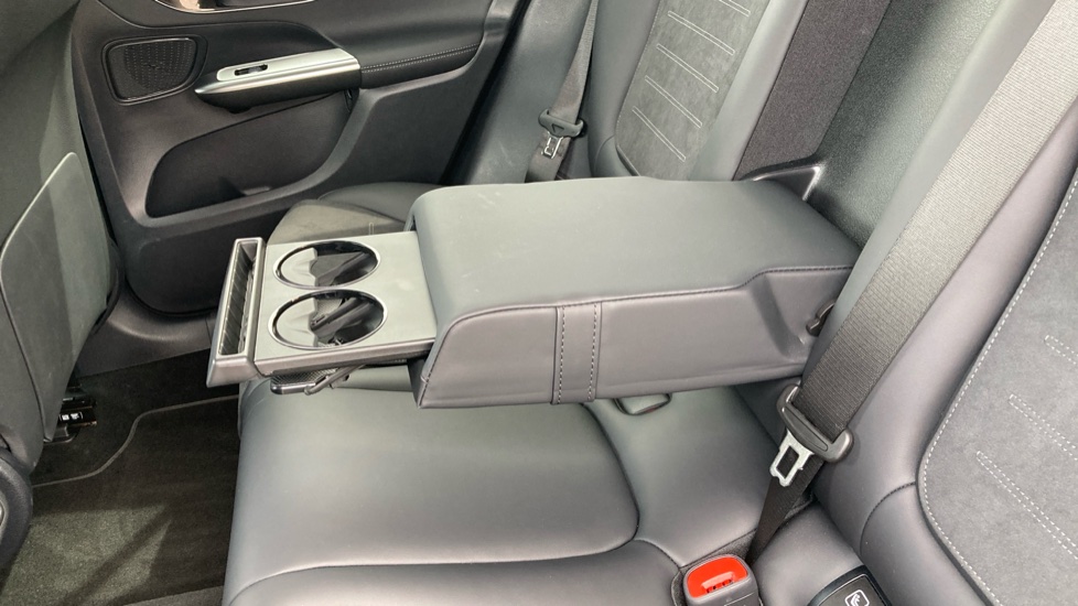 Mercedes-Benz GLC 300e 4Matic Urban Edition 5dr 9G-Tronic Estate - Image 27