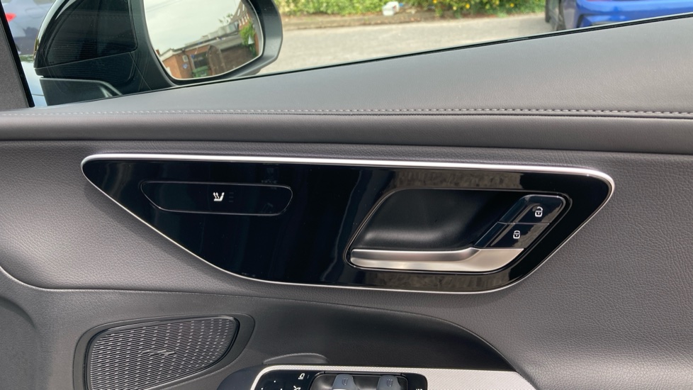 Mercedes-Benz GLC 300e 4Matic Urban Edition 5dr 9G-Tronic Estate - Image 30