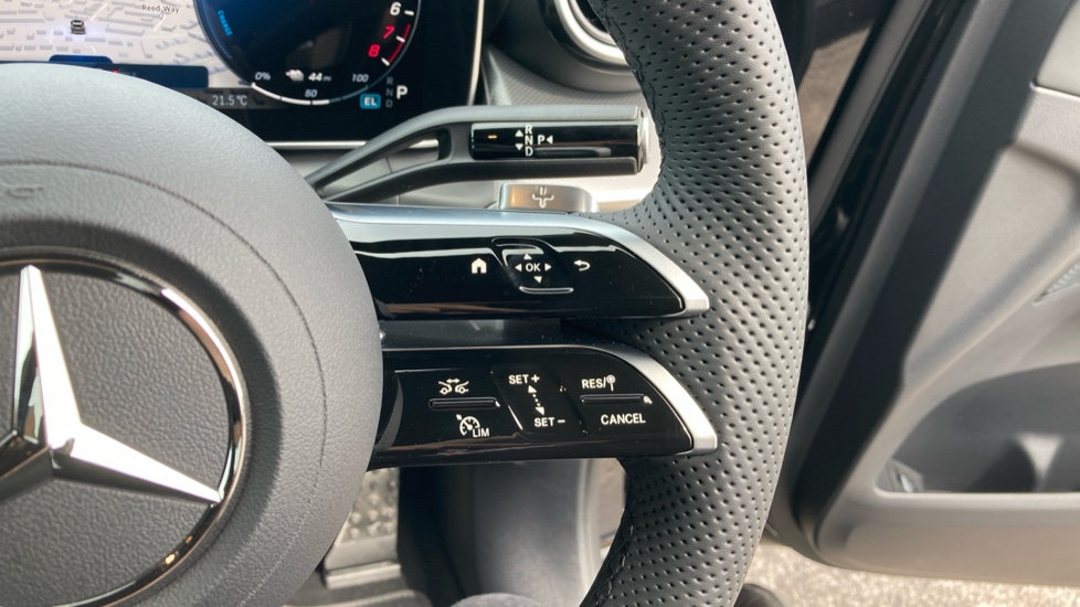 Mercedes-Benz GLC 300e 4Matic Urban Edition 5dr 9G-Tronic Estate - Image 34