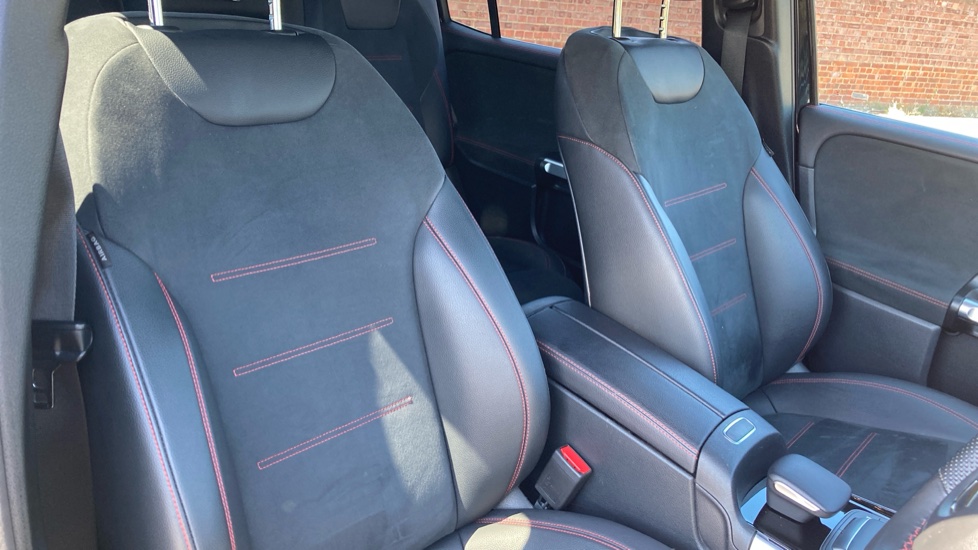 Mercedes-Benz GLB 200 AMG Line 5dr 7G-Tronic Petrol Estate - Image 30