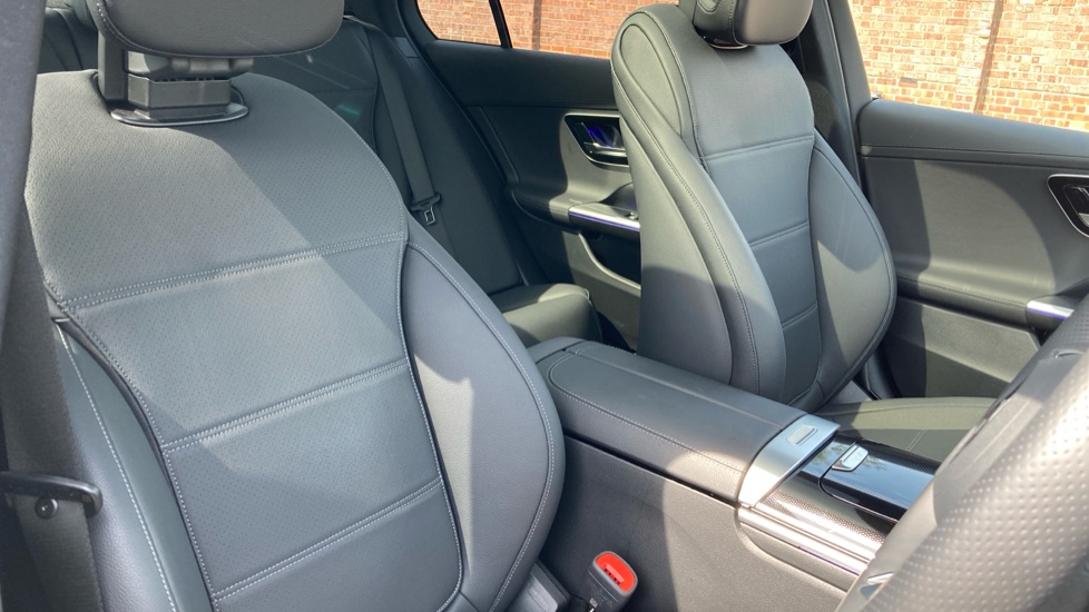 Mercedes-Benz C-Class C200 AMG Line Premium Plus 4dr 9G-Tronic Petrol Saloon - Image 28