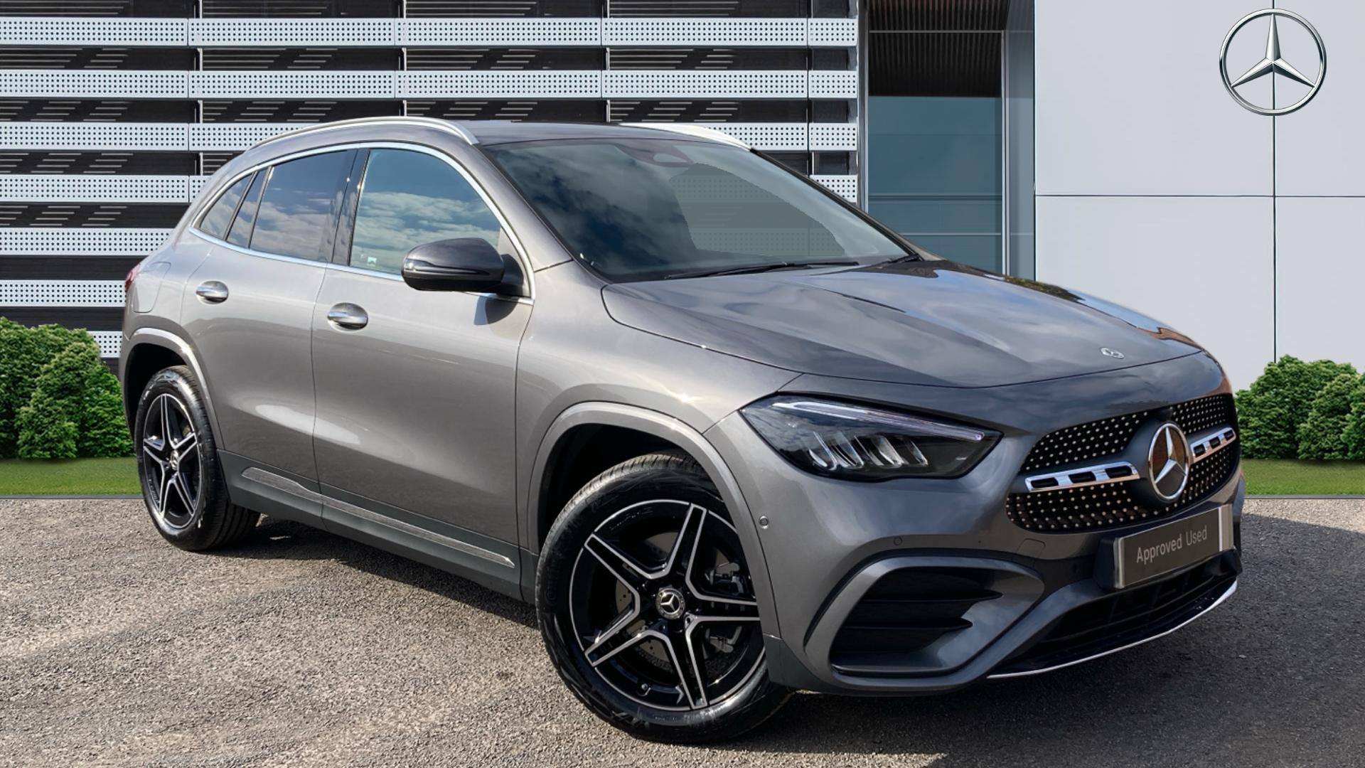 Mercedes-Benz GLA listing photo