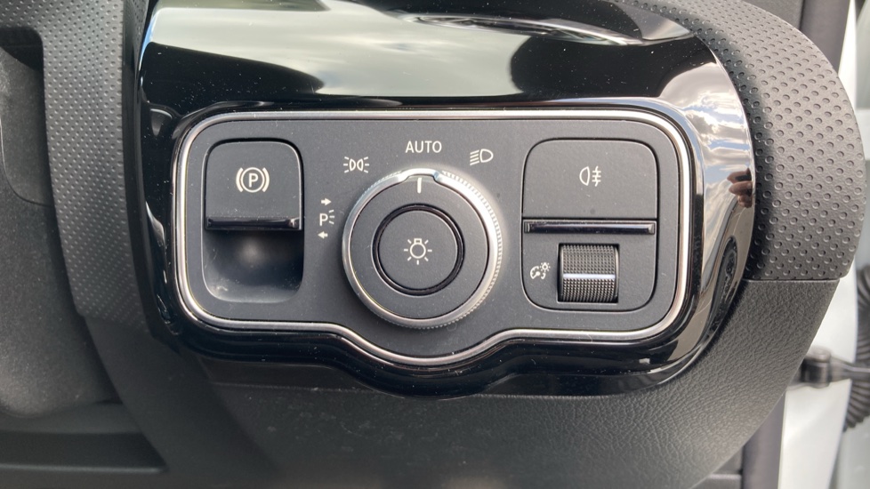 Mercedes-Benz CLA 220d AMG Line Premium 5dr Tip Auto Diesel Estate - Image 35