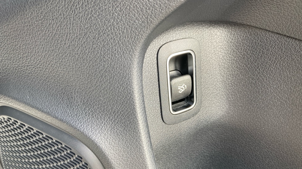Mercedes-Benz A-Class A200d AMG Line 4dr Auto Diesel Saloon - Image 31
