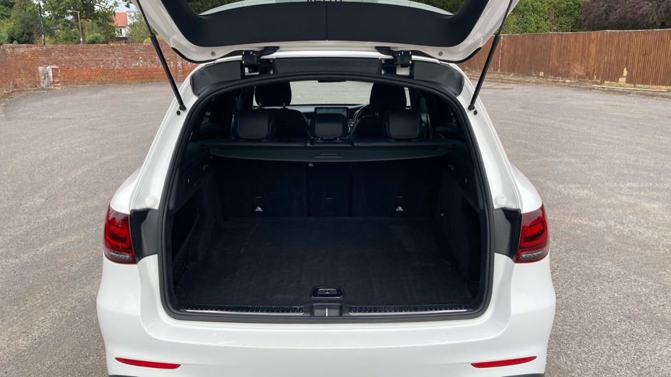 Mercedes-Benz GLC 300d 4Matic AMG Line Premium 5dr 9G-Tronic Diesel Estate - Image 4