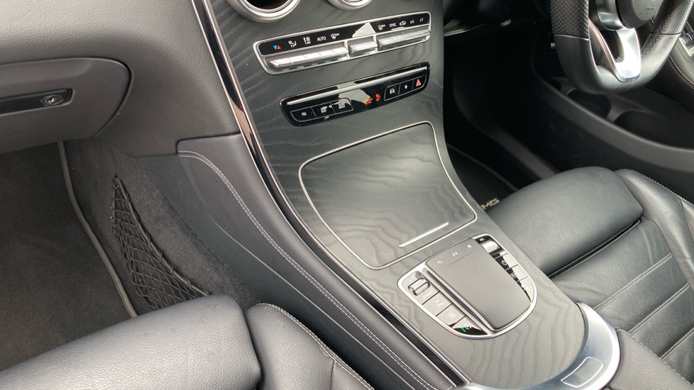 Mercedes-Benz GLC 300d 4Matic AMG Line Premium 5dr 9G-Tronic Diesel Estate - Image 13
