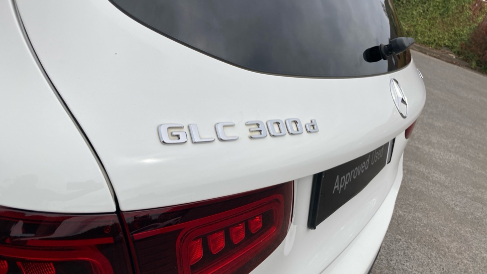 Mercedes-Benz GLC 300d 4Matic AMG Line Premium 5dr 9G-Tronic Diesel Estate - Image 25