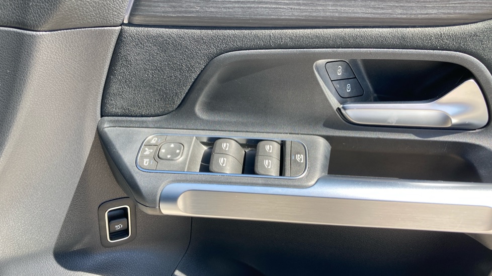 Mercedes-Benz Eqb 300 4Matic 168kW AMG Line 66.5kWh 5dr Auto Electric Estate - Image 33