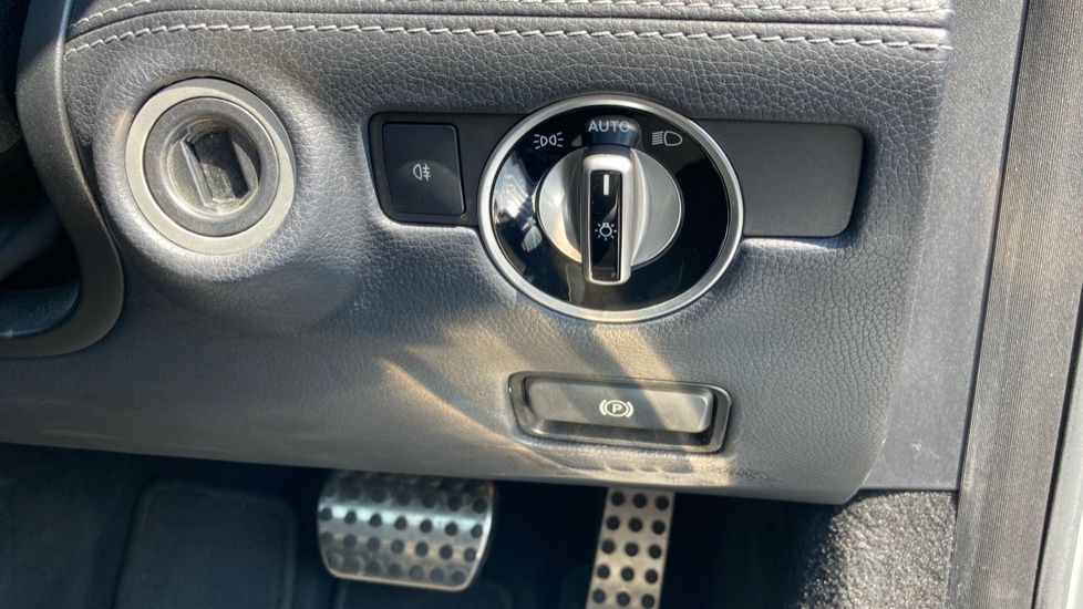 Mercedes-Benz SL 350 2dr Auto Petrol Convertible - Image 32