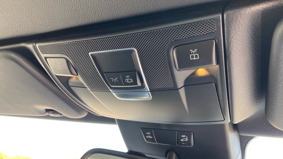 Mercedes-Benz SL 350 2dr Auto Petrol Convertible - Image 33