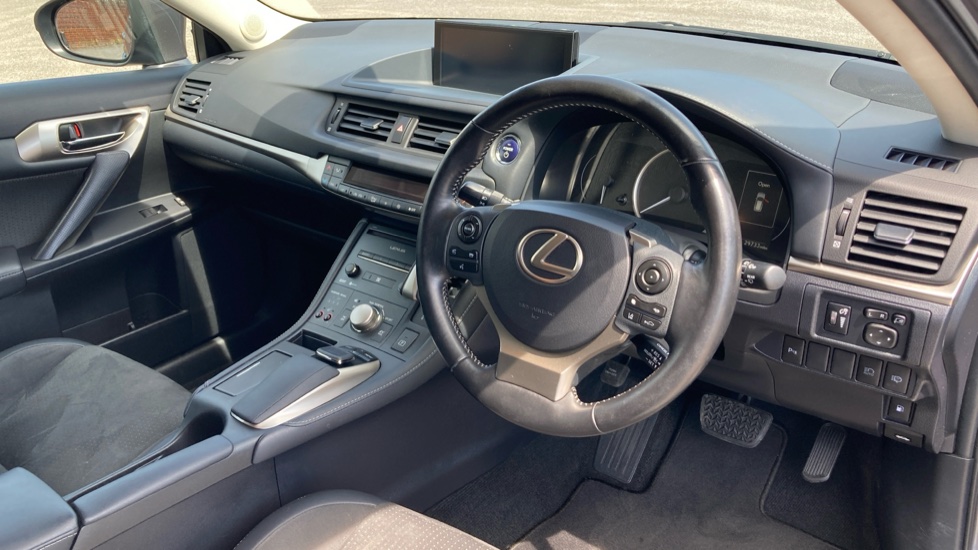 Lexus CT 200h 1.8 5dr CVT Hybrid Hatchback - Image 11