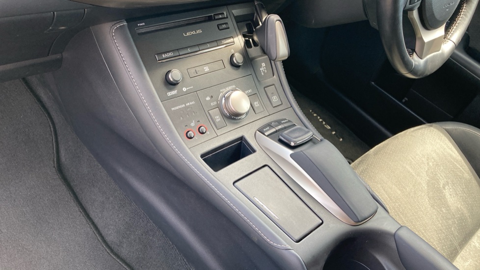 Lexus CT 200h 1.8 5dr CVT Hybrid Hatchback - Image 13