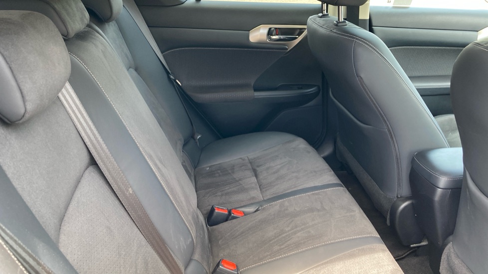 Lexus CT 200h 1.8 5dr CVT Hybrid Hatchback - Image 16