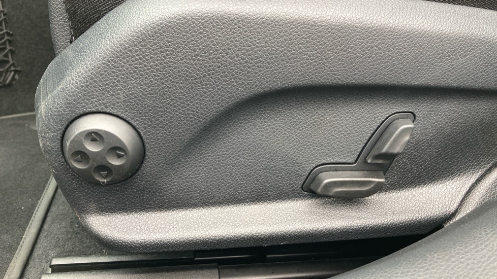 Mercedes-Benz C-Class C200 Sport 4dr 9G-Tronic Petrol Saloon - Image 25