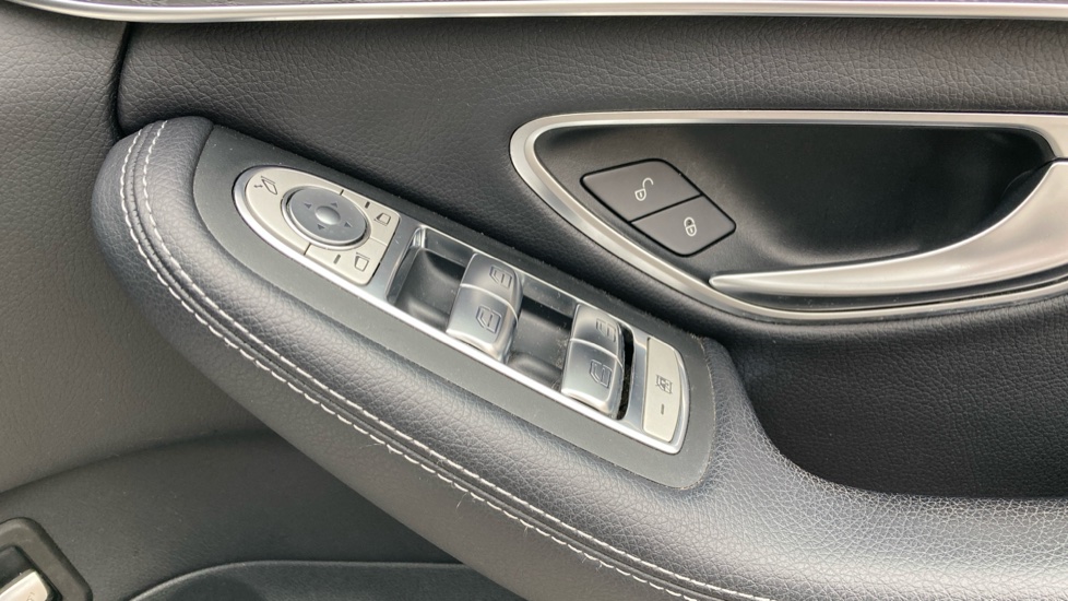 Mercedes-Benz C-Class C200 Sport 4dr 9G-Tronic Petrol Saloon - Image 30