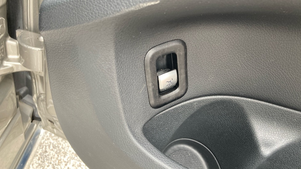 Mercedes-Benz C-Class C200 Sport 4dr 9G-Tronic Petrol Saloon - Image 31