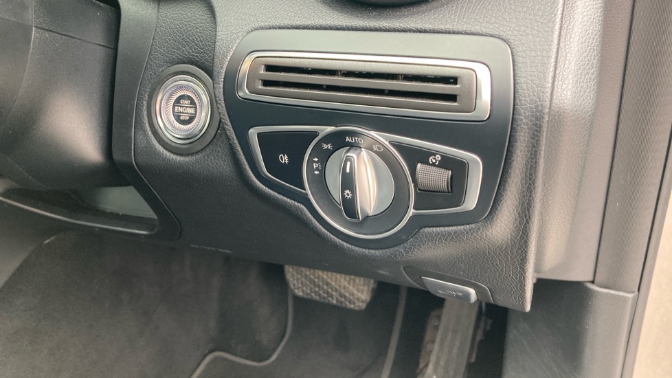 Mercedes-Benz C-Class C200 Sport 4dr 9G-Tronic Petrol Saloon - Image 32