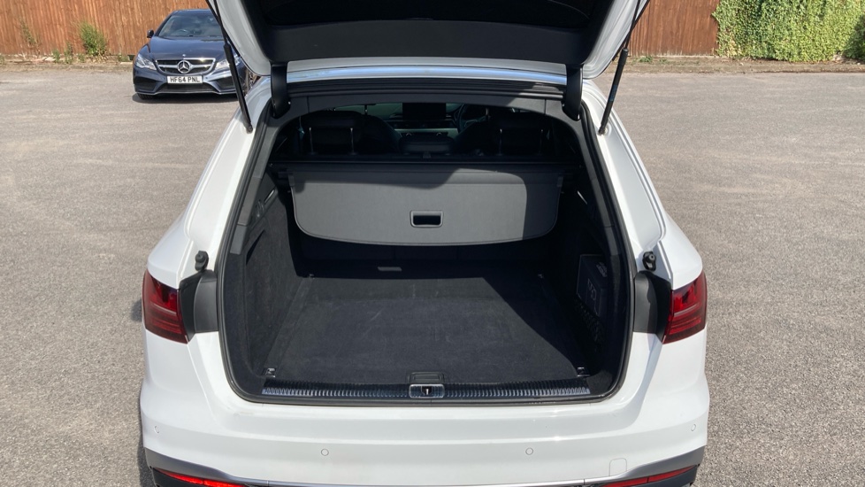 Audi A4 35 TFSI S Line 5dr S Tronic Petrol Estate - Image 4