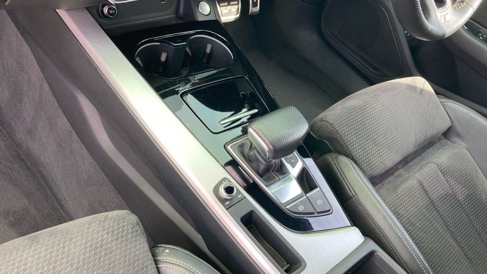 Audi A4 35 TFSI S Line 5dr S Tronic Petrol Estate - Image 13
