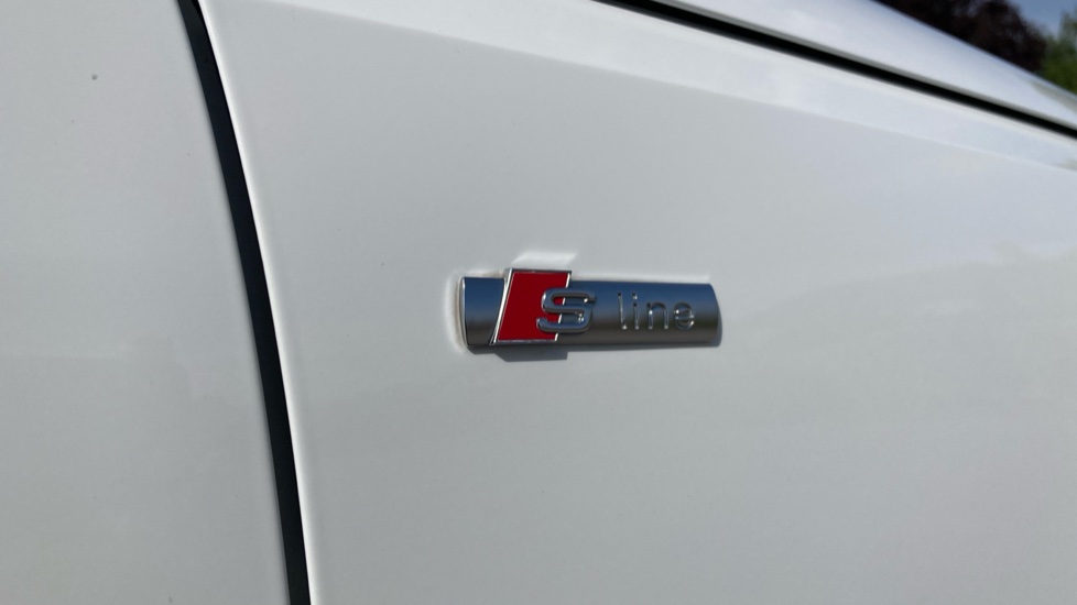 Audi A4 35 TFSI S Line 5dr S Tronic Petrol Estate - Image 22