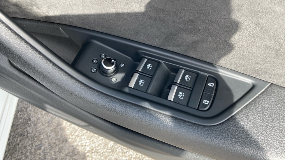 Audi A4 35 TFSI S Line 5dr S Tronic Petrol Estate - Image 32