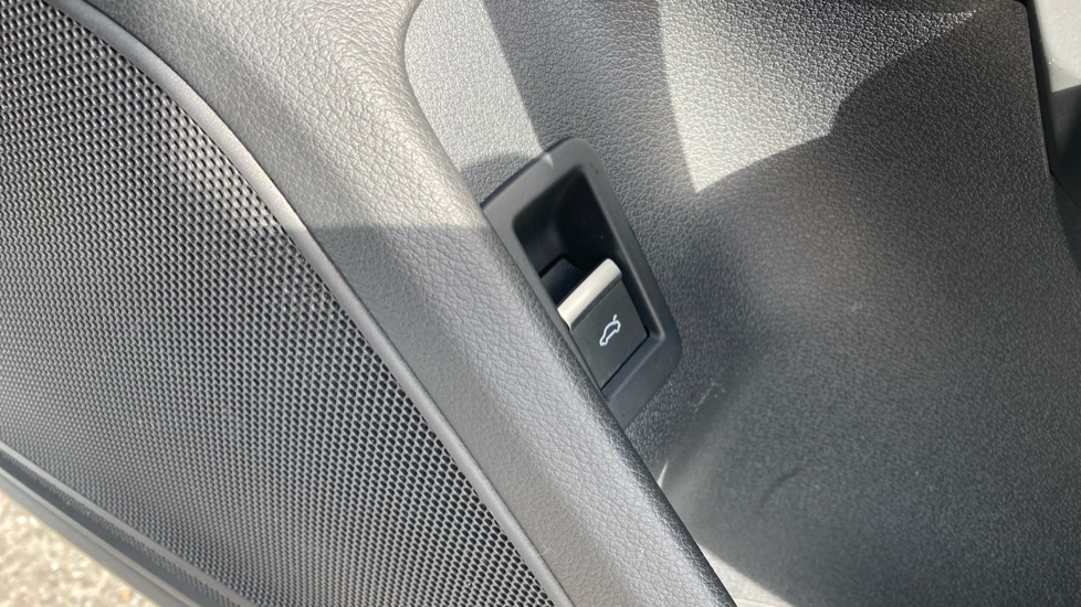 Audi A4 35 TFSI S Line 5dr S Tronic Petrol Estate - Image 33