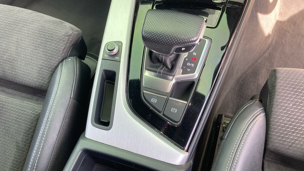 Audi A4 35 TFSI S Line 5dr S Tronic Petrol Estate - Image 37