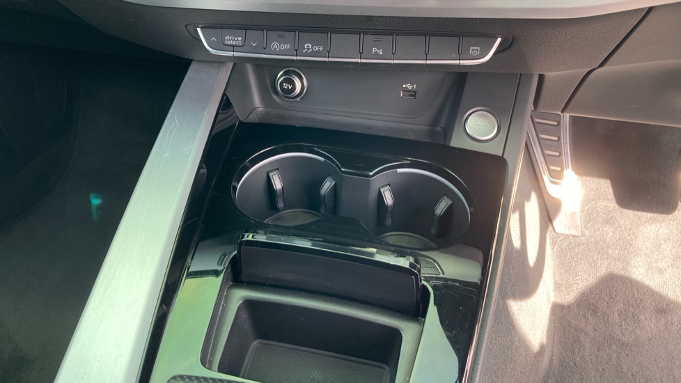 Audi A4 35 TFSI S Line 5dr S Tronic Petrol Estate - Image 38