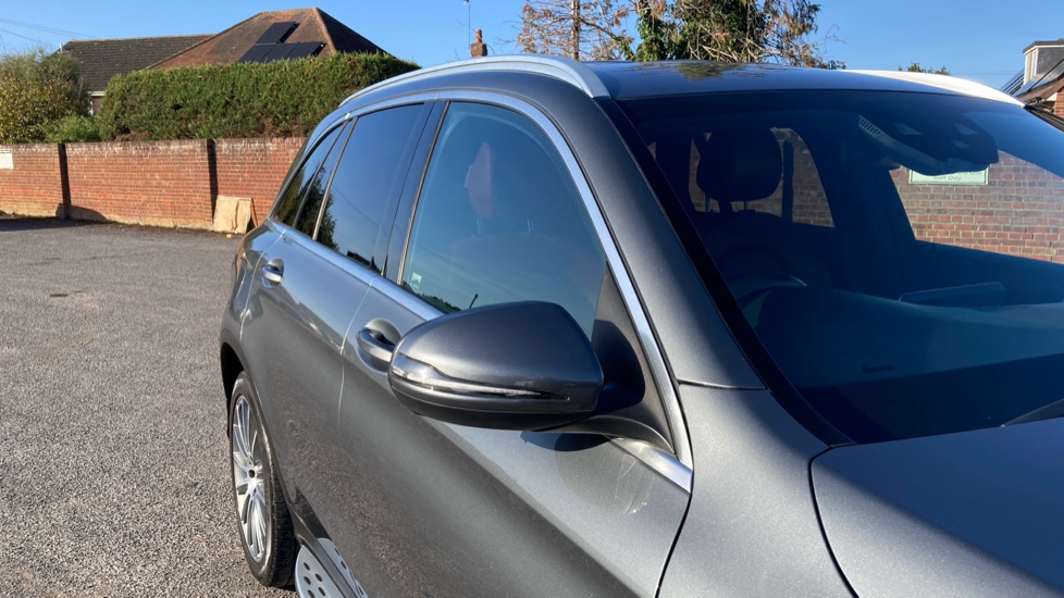 Mercedes-Benz GLC 300d 4Matic AMG Line Premium 5dr 9G-Tronic Diesel Estate - Image 22