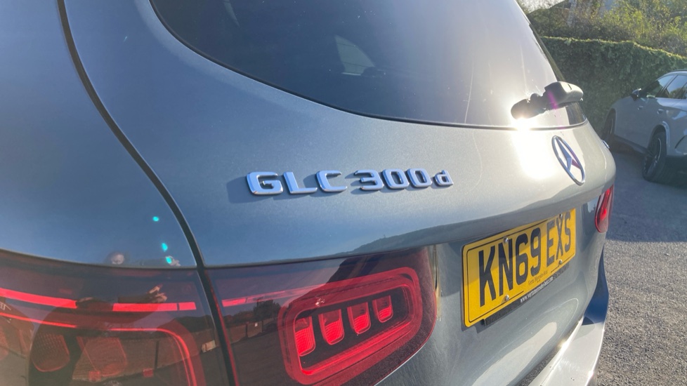 Mercedes-Benz GLC 300d 4Matic AMG Line Premium 5dr 9G-Tronic Diesel Estate - Image 25