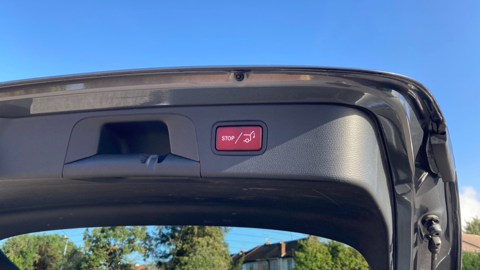 Mercedes-Benz GLC 300d 4Matic AMG Line Premium 5dr 9G-Tronic Diesel Estate - Image 29