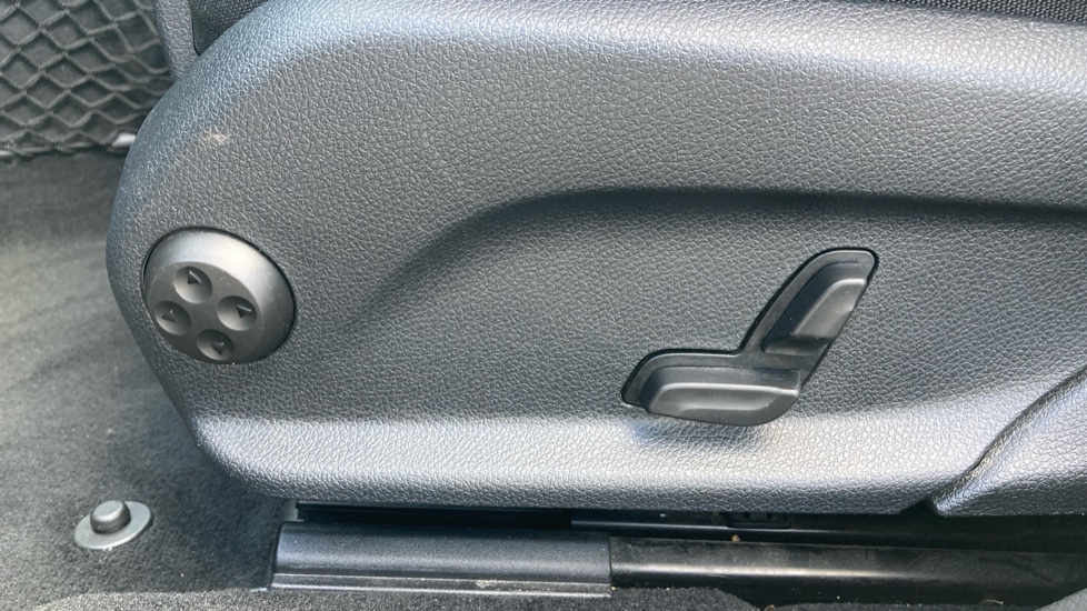 Mercedes-Benz E-Class E 200 SE 5dr 9G-Tronic Petrol Estate - Image 24