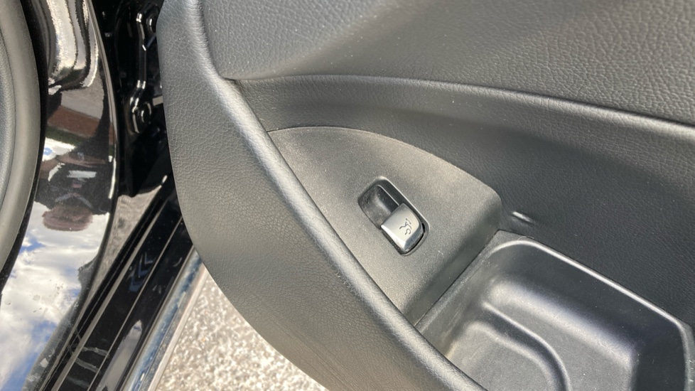 Mercedes-Benz E-Class E 200 SE 5dr 9G-Tronic Petrol Estate - Image 30