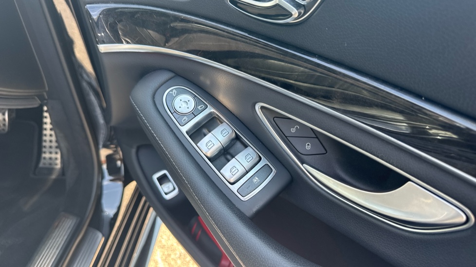Mercedes-Benz S-Class S350d L AMG Line 4dr 9G-Tronic Diesel Saloon - Image 21