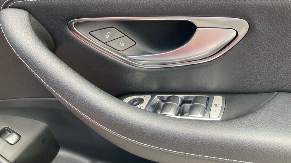 Mercedes-Benz E-Class E220d AMG Line Premium 4dr 9G-Tronic Diesel Saloon - Image 34