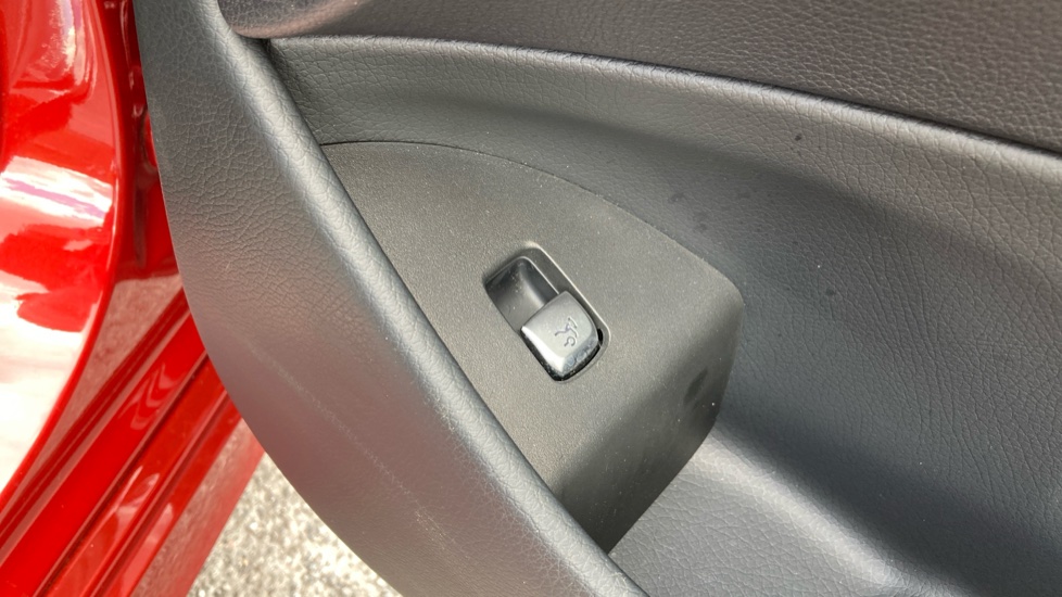 Mercedes-Benz E-Class E220d AMG Line Premium 4dr 9G-Tronic Diesel Saloon - Image 35
