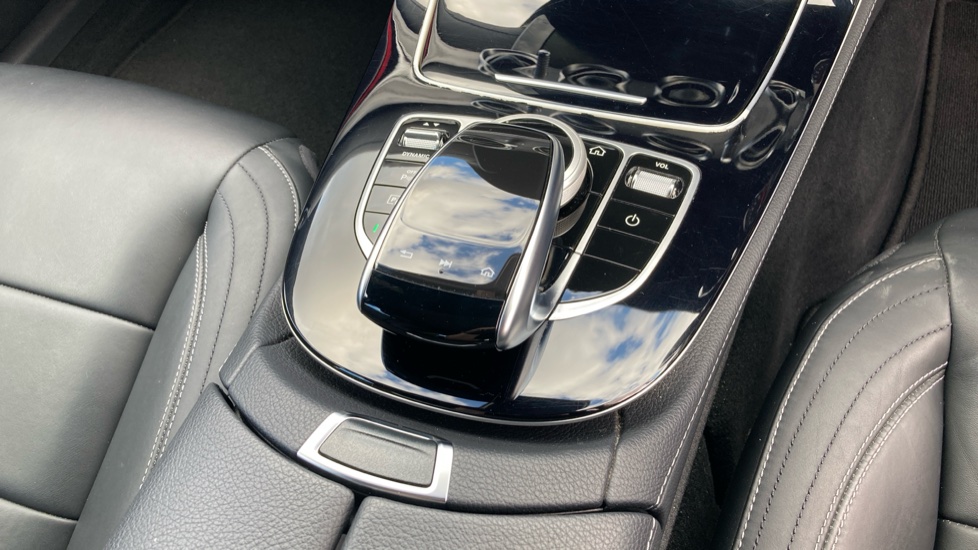 Mercedes-Benz E-Class E220d AMG Line Premium 4dr 9G-Tronic Diesel Saloon - Image 40